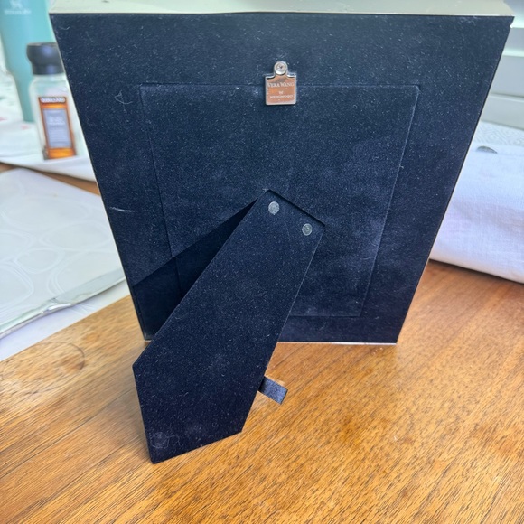 Vera Wang Wedgewood Black and Silver Picture Frame Holds 5 x 7 photo - Picture 5 of 5